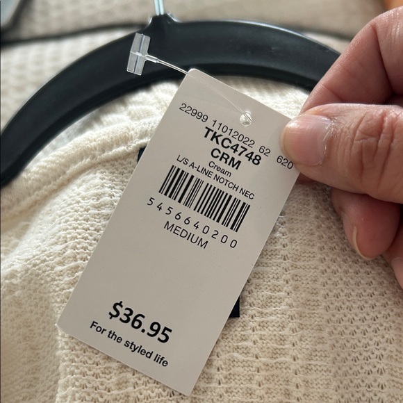 Buckle daytrip top - Picture 3 of 3